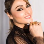 Urvashi Dholakia Instagram - My Friday Smile 😊✨ : : #urvashidholakia #up #close #and #personal #winged #liner #dramatic #look #loveit #bold #black #friday #vibes #goodvibes #happy #me #💋