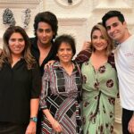 Urvashi Dholakia Instagram - Forever Love ❤️ #family #dholakias #kapoors 😘 @shanela08 @karmickeran @sagardholakia @kshitijdholakia ❤️❤️❤️❤️❤️❤️ : ; #pure #love #✨ #saturday #night #photooftheday