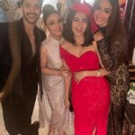 Urvashi Dholakia Instagram - Now that’s what I call “A BEAUTIFUL FRAME”💞💞💞💞 @maheckchahal @tejasswiprakash @simbanagpal & MEEEE 💖 #urvashidholakia : : #bts #naagin6 #shooting #day #shoot #mode #fun #zone #partytime #glamour #glitter #outfitoftheday #crazy #us #hardwork #and #little #playtime #balajitelefilms #colorstv #keep #watching #💋