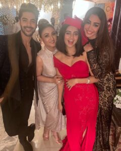 Urvashi Dholakia Instagram - Now that’s what I call
 “A BEAUTIFUL FRAME”💞💞💞💞 @maheckchahal @tejasswiprakash @simbanagpal & MEEEE 💖 #urvashidholakia 
:
:
#bts #naagin6 #shooting #day #shoot #mode #fun #zone #partytime #glamour #glitter #outfitoftheday #crazy #us #hardwork #and #little #playtime #balajitelefilms #colorstv #keep #watching #💋