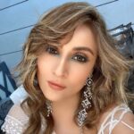 Urvashi Dholakia Instagram - Just Vibin 😉🐍✨#monday : : #urvashidholakia #bts #selfie #naagin6 #sets #first #look #post #comeback #wicked #eyemakeup #blondehair #white #saree #badass #villain #loveit #💋