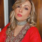 Urvashi Dholakia Instagram - And I’m feeling Gooood ❤️💖 : : #urvashidholakia #pose #indowestern #look #style #glitter #glamour #blonde #blondehair #platinumblonde #lovinglife #believeinyourself #alwaysandforever #💋