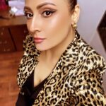 Urvashi Dholakia Instagram - Spot On 😉 : : #urvashidholakia #candid #selfie #time #pose #wingedliner #bold #eyes #dramatic #fierce # style #look #suitup #dress #outfit #trial