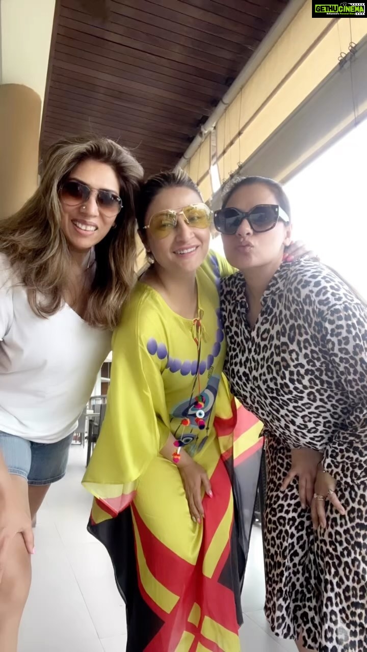 Urvashi Dholakia Instagram - A QUICK GLIMPSE INTO MY HOLIDAY TIME π @khanna_ameessha @shanela08 @sababhai π€ͺππππ : : #urvashidholakia #thailand #phuket #bangkok #vacation #holiday #travel #tourist #blessed #gratitude #love #friendsforever #friendslikefamily #shopping #sightseeing #swimming #watersports #mad #fun