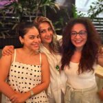 Urvashi Dholakia Instagram - No caption needed! Just ❤️❤️❤️❤️ @sumonachakravarti @taranaraja … ooh this time gelato kha liya but next time we are surely having AFLATOON 😁😂😜 : : #sunday #evening #white #theme #outfits #coincidence #😝 #chill #vibes #chit #chat #love #alwaysandforever Perch Wines and Coffee