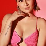 Urvashi Dholakia Instagram - Last post for this special day 🤪💕💋✨ #happyvalentinesday : : #urvashidholakia #reels #reelsinstagram #instagood #fun #pink #colour #vibe #love #photoshoot #look #style #fashion #many #shades #of #me #❤️ #valentines #day #moments #💕