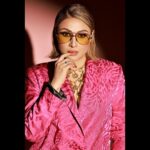 Urvashi Dholakia Instagram - Be Savage..Not Average ✨💕 : : 📸 : @amitkhannaphotography Styled by : @stylingbyvictor @sohail__mughal___ Outfit : @zara Shades : @tomford MUA : @makeupbynayan Hair : @sunny_hairr : : #urvashidholakia #photoshoot #style #look #fashion #pose #pink #powersuit #empowerment #glamour #confidence