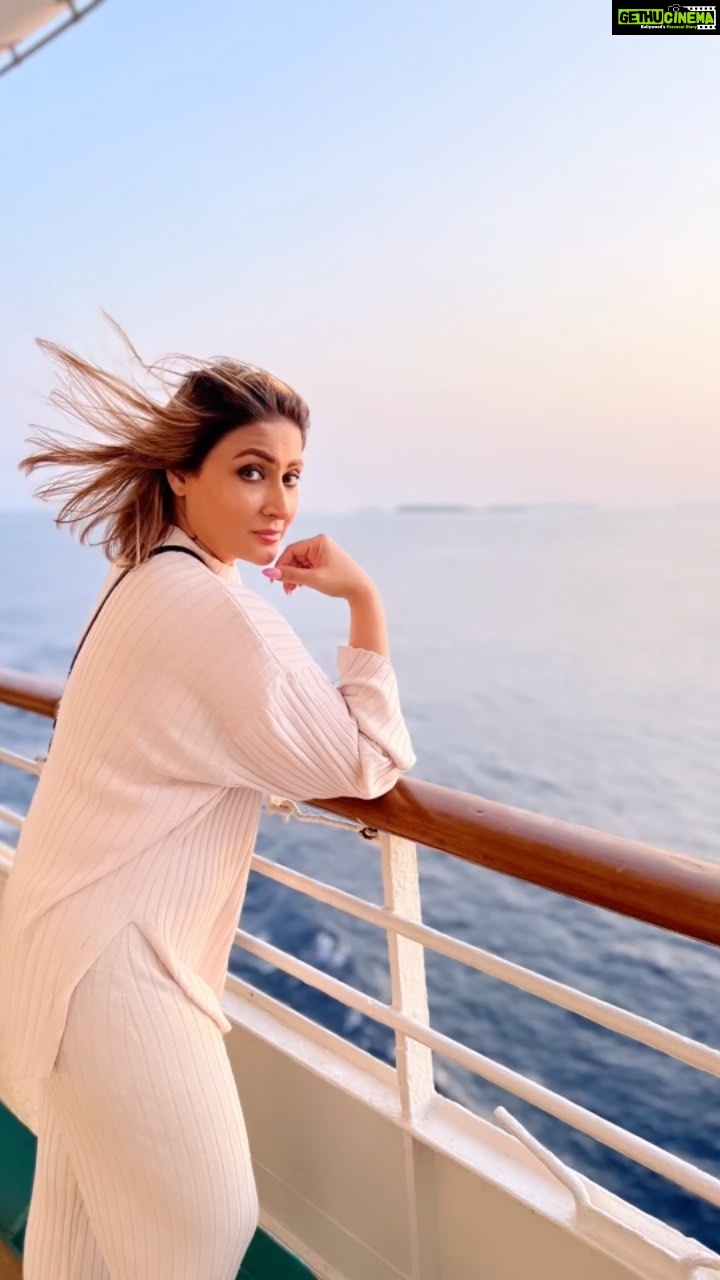 Urvashi Dholakia Instagram - LOVE LOVE LOVE ❤️ ❤️❤️❤️ MYSELF 😜 : : #urvashidholakia #reels #new #trend #reelsinstagram #instafun #reelsvideo #reelitfeelit #reelkarofeelkaro #instagram