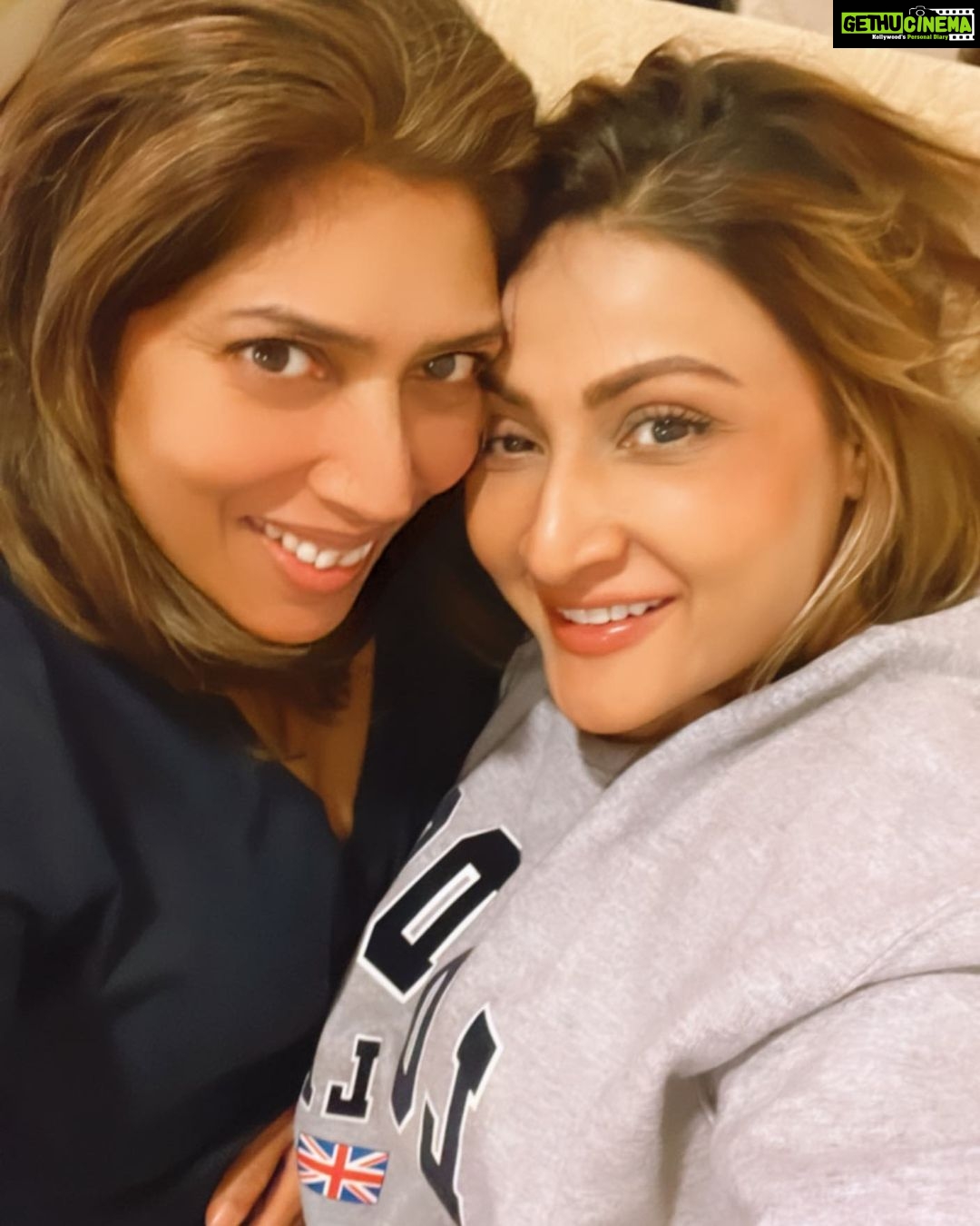 Urvashi Dholakia Instagram - And my GUGU is backkkkk ❤️❤️❤️❤️❤️ @shanela08 : : #urvashidholakia #happiness #alwaysandforever ✨ Lolll u can’t miss the soundtrack 🤣🤣🤣🤣
