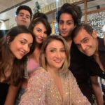 Urvashi Dholakia Instagram - HAPPY 2023 🎉✨❤️💋 from all of us to all of you ❤️🥂 @kshitijdholakia @sagardholakia @darshilamin @priyankatyagi03 @amrinqureshi99 @chopra_atul : : #happynewyear #2023 #love #happiness #peace #prosperity #gratitude 💋 Juliette Ristorante