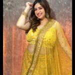 Vahbbiz Dorabjee Instagram – Lights..Camera..Fashion🙂
Makeup and Hair:- @makeupbyvaish
Yellow Lehenga:- @shagnadavehra_