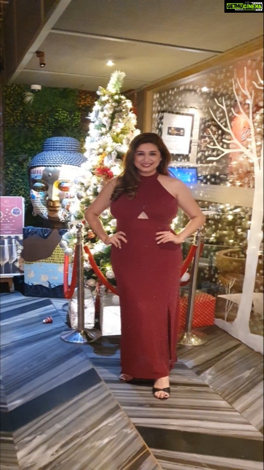 Vahbbiz Dorabjee Instagram - My Favorite #redcolor❤️ My Look for Christmas night😍 Yazu