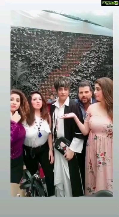 Vahbbiz Dorabjee Instagram - Because it's trending, and because you can only do this Masti with friends you've known over 10 years and more! Great lunch for my wife's birthday yesterday at @fooindia where the food was delicious as always. #trendingreels #trending #bollywood #friends #song #reels #food #grateful #reelsinstagram #grateful #bhakhtyarirani #bollywoodsongs #reelitfeelit #fun