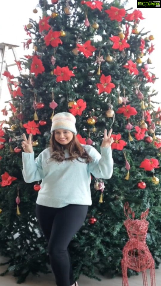 Vahbbiz Dorabjee Instagram - The Different Christmas Vibes that I experienced this year in the cold weather😍 Have a Holly Jolly Christmas everyone🎉😍🎄🎅 JW Marriott Mussoorie Walnut Grove Resort & Spa