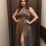 Vahbbiz Dorabjee Instagram - #unstoppable #mondaymood Season time but Work comes First...