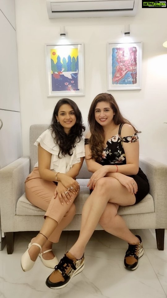 Vahbbiz Dorabjee Instagram - I am super thrilled to walk on the path of good health with my favourite girl @neharanglani_ who is sorting my health issues out one day at a time through her functional medicine approach and integrating all aspects of health from sleep, stress management, movement , joy and clean food.. We are happy to share our journey with you all and answer all your doubts coz we all are sailing in the same boat and we believe that #togetherwecan So shoot your health queries in the comments or DM us.