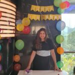Vahbbiz Dorabjee Instagram - Happy Birthday to Me🥳 #Birthdayvibes all around🎂🎉😁 Thank you @planethollywoodthane for the beautiful arrangements and warm hospitality🤗❤️ Planet Hollywood Thane