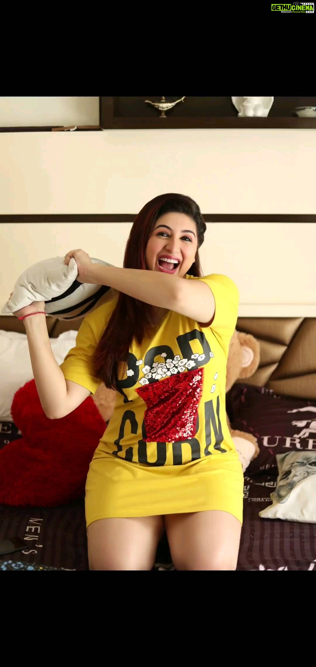Vahbbiz Dorabjee Instagram - #happymornings #sundayvibes Here's to living Life Fully😁😍