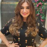 Vahbbiz Dorabjee Instagram - My Birthday is coming up soon..Time for my Color touch up and Hair Cut.The best part Is @enhancesalon_ has been newly renovated😊 Iv been receiving compliments for my hair for years and it's all thanks to @shefalienhance who works her magic.We decided to go in for curtain bangs this time.Hope you guys like it😊 #haircut #haircolor #haircutsforwomen #curtainbangs #vahbz #enhancesalon