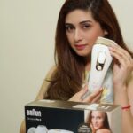 Vahbbiz Dorabjee Instagram - It's time for a change from the comfort of your home! 💖 Braun is here with a beauty game changer with Braun IPL that works beneath the skin surface by targeting the pigment in your hair follicle to break the cycle of regrowth. The device uses a unique sense adapted technology to provide safe and effective permanent body hair reduction. You need to repeat the treatment once a week to start seeing visible results in 4-6 weeks. Feel your smooth skin without nicks and cuts ✔️ It’s available on @mynykaa❤️ Get upto 25% off ✨ #Ad #braunipl @mynykaa @braunbeauty_in