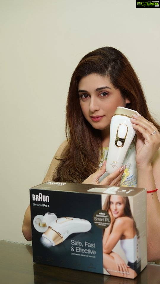 Vahbbiz Dorabjee Instagram - It's time for a change from the comfort of your home! 💖 Braun is here with a beauty game changer with Braun IPL that works beneath the skin surface by targeting the pigment in your hair follicle to break the cycle of regrowth. The device uses a unique sense adapted technology to provide safe and effective permanent body hair reduction. You need to repeat the treatment once a week to start seeing visible results in 4-6 weeks. Feel your smooth skin without nicks and cuts ✔️ It’s available on @mynykaa❤️ Get upto 25% off ✨ #Ad #braunipl @mynykaa @braunbeauty_in