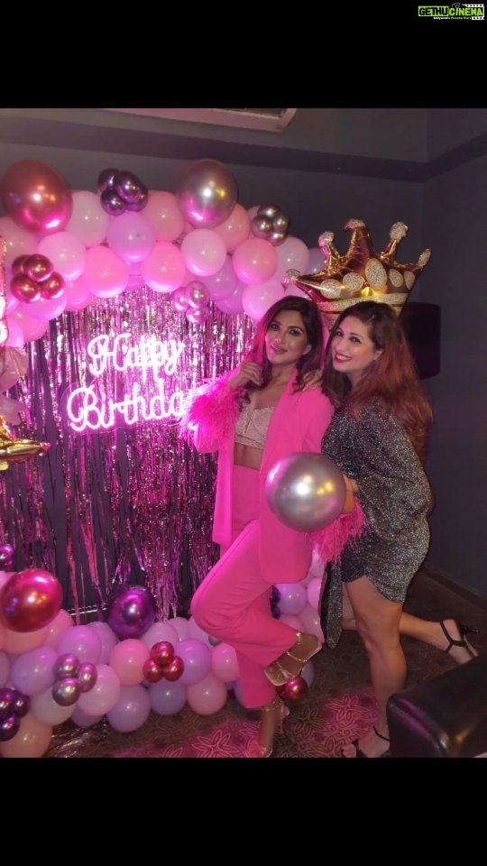 Vahbbiz Dorabjee Instagram - Bestie ka Birthday @mrinmaikolwalkar My #Soulsister These r the nights we will remember๐๐๐ Sin City