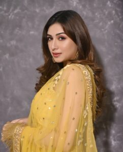 Vahbbiz Dorabjee Instagram - Sneak Peak...New Photoshoot..

Outfit:- @shagnadavehra_ 
Makeup & Hair:- @makeupbyvaish 
Photography:- @ashish_ojha_photography