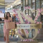 Vahbbiz Dorabjee Instagram – Finalllllyyy the most awaited Brand @victoriassecretindia has opened in India at Palladium mall.Been waiting for this brand since years and it’s finally here.Thank you for having me at the store launch.I picked a beautiful VS bag and the Oud Bombshell.Thank you for this Lovely treatšš
@victoriassecretindia @vspinkindia
#vslovesindia #victoriasecretindia #vahbizdorabjee #vahbz Palladium Mall Lower Parel