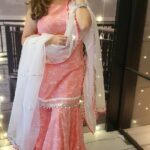Vahbbiz Dorabjee Instagram - Love Flanunting #ethnicwear in the festive season.. This stunning outfit is by @bunaai A special thanks to @ananyaarora2013 Jewellery:- @tarannumjewelry