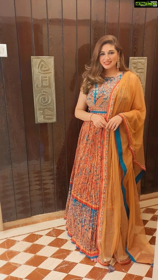 Vahbbiz Dorabjee Instagram - Dress your best for #ganpaticelebrations Outfit Ideas😃 #ethnicwear #vahbz #vahbizdorabjee #ganpatibappamorya #ganpati