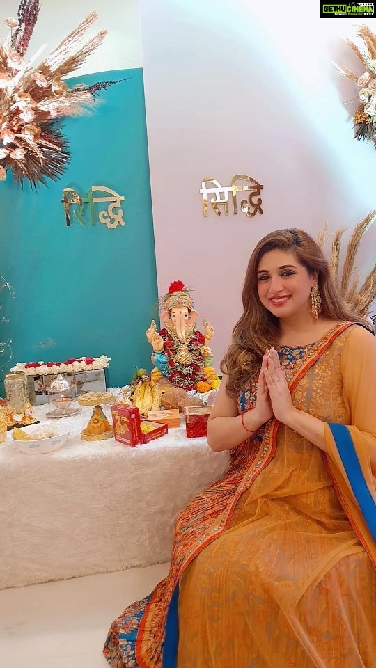 Vahbbiz Dorabjee Instagram - My relationship with Ganpati ji is very special and close to my heart🤗❤️ The best time of the year for me..#ganpatibappamorya