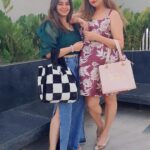 Vahbbiz Dorabjee Instagram - Life is a Party..Dress for it😃😉🥂 Girlie time with @vaishnavikapadia ❤️ Fairfield by Marriott Mumbai International Airport