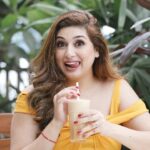 Vahbbiz Dorabjee Instagram - #sundayfunday #Chillscenes Videographer:- @fbyankit Makeup@makeupbysaaniyaakib Hair:- @makeupbyafrinsayed Location:- @thebackyardbrew The Backyard Brew