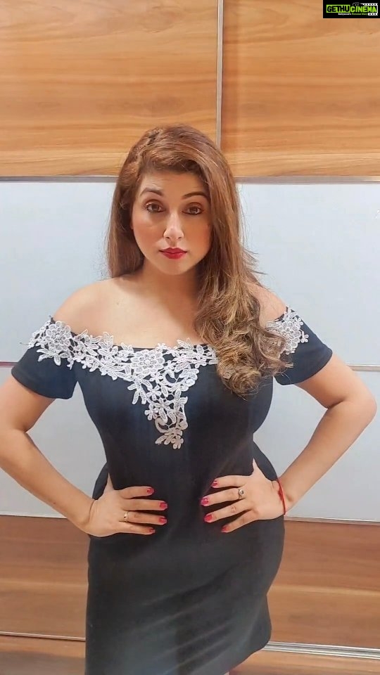 Vahbbiz Dorabjee Instagram - Black makes me look thin😉