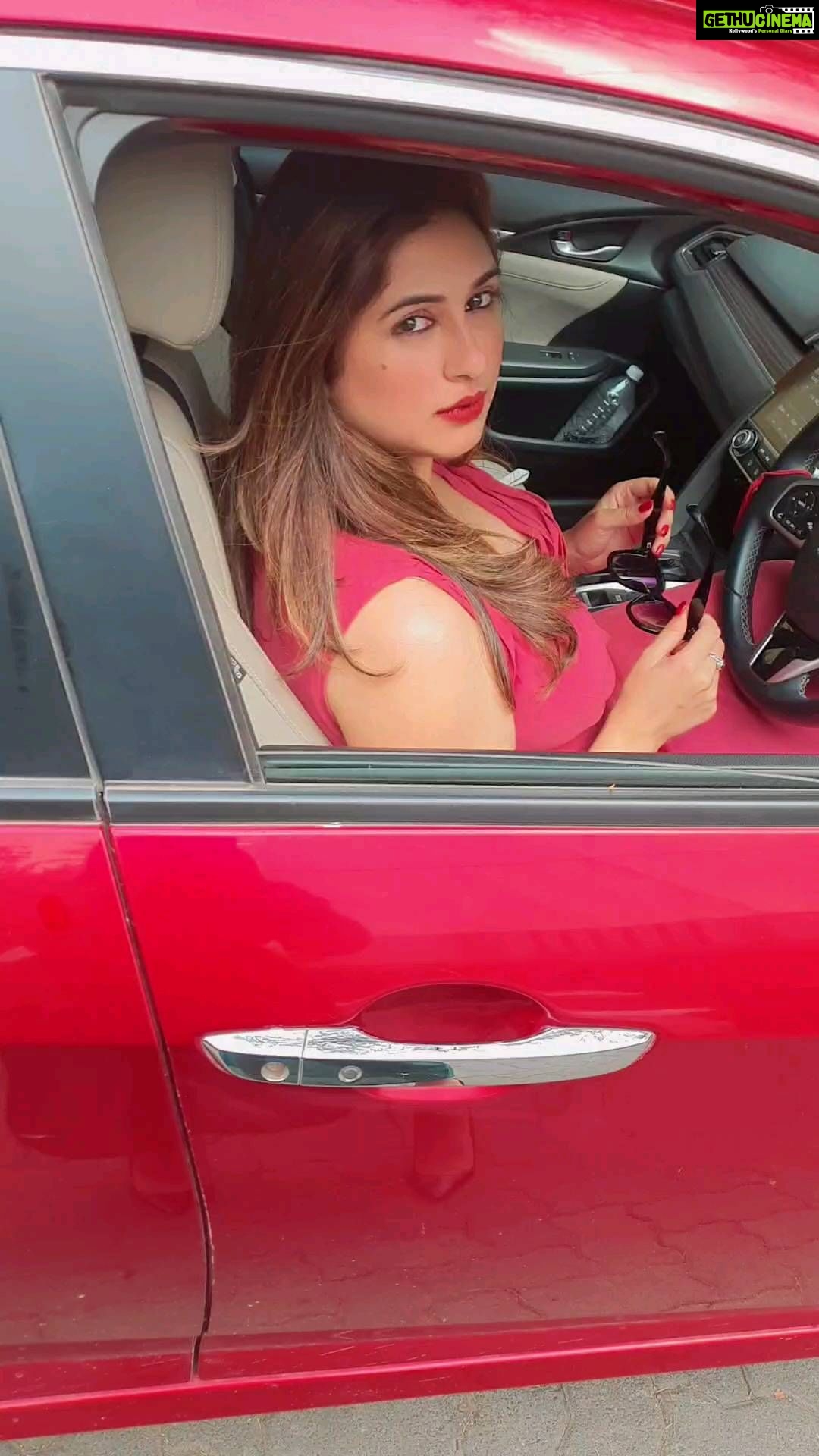 Vahbbiz Dorabjee Instagram - Independent Females are so under valued...