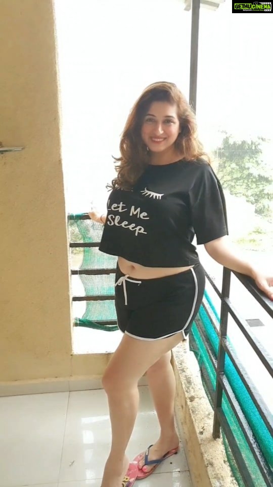 Vahbbiz Dorabjee Instagram - Waking up to the gateway to heaven๐๐๐ In my favorite sleep wear๐ Khopoli
