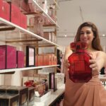 Vahbbiz Dorabjee Instagram – Finalllllyyy the most awaited Brand @victoriassecretindia has opened in India at Palladium mall.Been waiting for this brand since years and it’s finally here.Thank you for having me at the store launch.I picked a beautiful VS bag and the Oud Bombshell.Thank you for this Lovely treat😁😍
@victoriassecretindia @vspinkindia 
#vslovesindia #victoriasecretindia #vahbizdorabjee #vahbz Palladium Mall Lower Parel