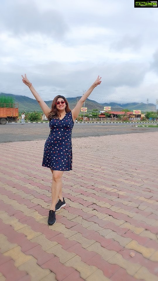 Vahbbiz Dorabjee Instagram - Travel is my Therapy🙂 Any guesses where I'm going?