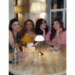 Vahbbiz Dorabjee Instagram - Exciting news..@blabberallday has opened their new outlet in Juhu now😍 This place always makes my jaw drop with their mesmerising interiors..delicious food and cocktails and a welcoming staff. Blabber all day is so pleasing to the eyes and transports you into another world.Picture Perfect. A must visit with your friends and Family🙂 Congratulations @kedarnatshetty @shefalishetty1612 @karmamayur for your new venture💐