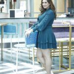 Vahbbiz Dorabjee Instagram - Happiness is a Habit..Practice it🙂 Photography:- @fbyankit Hair and Makeup:- @makeupbyvaish Location:- @bohobarandkitchen Boho Bar & Kitchen
