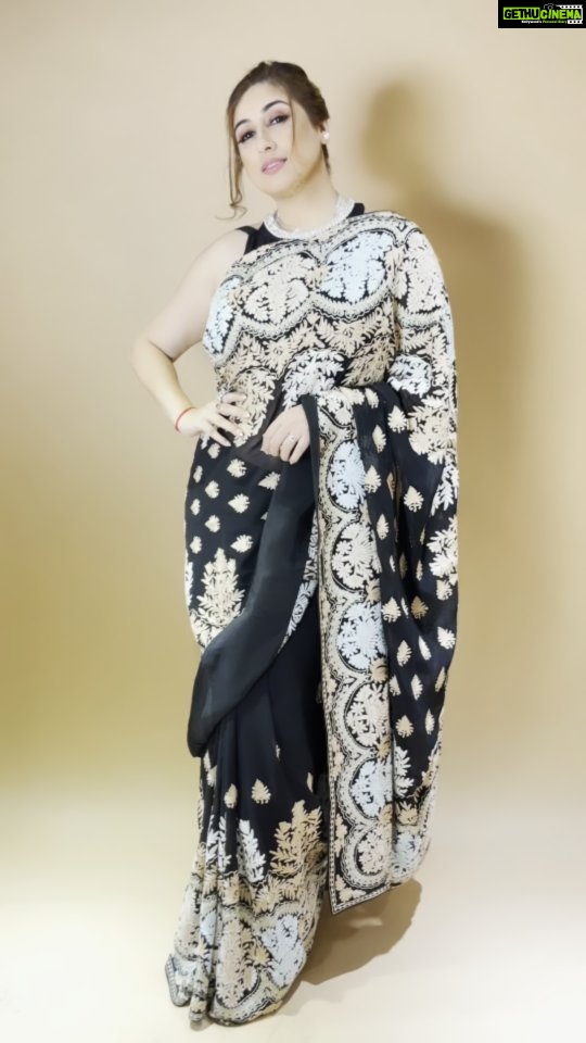 Vahbbiz Dorabjee Instagram - #Bts #shootdiaries Black sari:- Concept & styled by @kapoormohit888 Photography @ardy_arjun @ardyastic Organised by @dream.catcheers Styling asst @rushabh.r.shah @mister_karwa Hair & Makeup @beautybythebeastt Designer @angadcreations Production @neal_mahesh