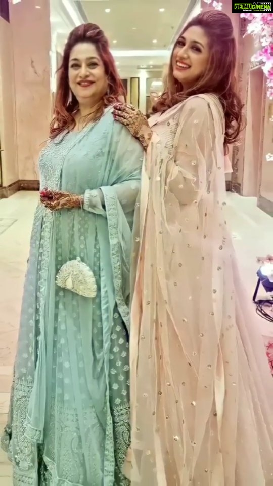 Vahbbiz Dorabjee Instagram - Happpy Birthday to my WORLD❤️ My Mom @firozadorabjee We laugh,We cry..We make Time Fly.. We are Best Friends my Mother and I.. Love you loadssssssss🤗❤️ Video edited:- @modelshubofficial_ #momdaughterlove #motherdaughterlove #mommylove #motherdaughtergoals #mommyanddaughter #mommylife #momdaughtertime #daughterslove #motherdaughtertime #motherslove Pune, Maharashtra