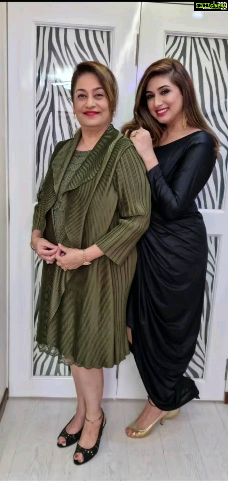 Vahbbiz Dorabjee Instagram - MOM words will never be enough to Thank You for the Lifetime of things you have done for me.Im so Lucky and Grateful to be your Daughter. Happy Mothers Day❤️❤️❤️ @firozadorabjee