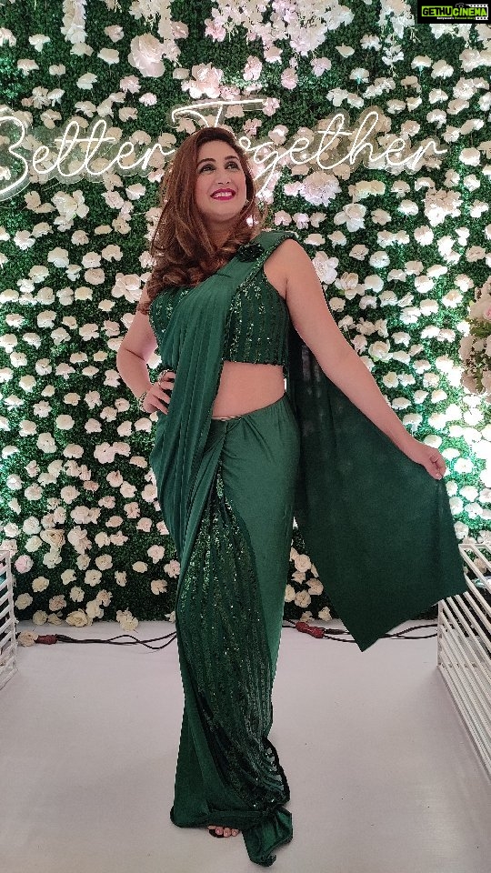 Vahbbiz Dorabjee Instagram - Happy People build their inner World.. Unhappy People blame their outer World.. Outfit - @navdurga_official Jewellery by - @shillpapuriidesignerjewellery Styled by - @style_by_hetaljogi Assisted by -@styleby_antara @eshaa.jad Sahara Star