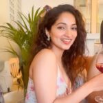Vahbbiz Dorabjee Instagram – If cuteness had a frame , we surely would fit in perfectly …. 
Thank you @blabberallday for hosting us and @vahbz @tanvithakker for being on ur foot all day and making sure each and everyone is doing great :) rockstars ❤️💜 
.
.
.
.
.
.
#garimajain #blabberallday #vahbizdorabjee #shreyashettydorabjee #girlsjustwannahavefun #friendshipgoals #friends #bffquotes #bff #goals #cafe #instagramaesthetic #aesthetic #instagramablecafe #borivali #sangria #finedine #wine #coffee #instagramableplace #reelsinstagram #reels #viral #explorepage #explore #trendingreels #trendingnow #trending