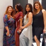 Vahbbiz Dorabjee Instagram - #Sundaying with this Beautiful Tribe❤ @saraarfeenkhan @mannahsoulfry @malinikapoor
