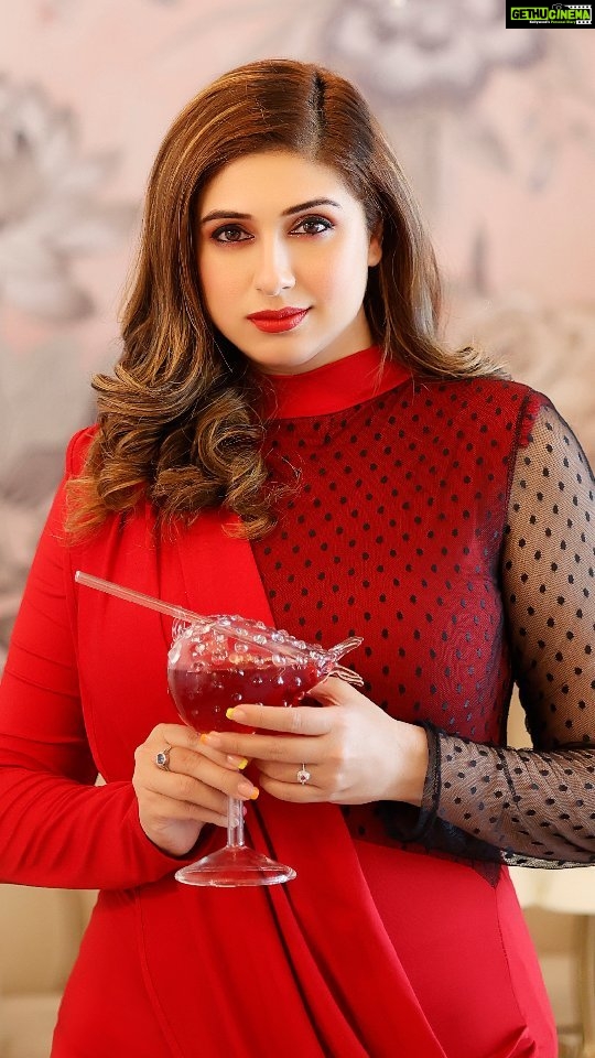 Vahbbiz Dorabjee Instagram - She was not Fragile Like a Flower.. She was Fragile like a Bomb.. Photography:- @fbyankit Makeup and Hair:- @makeupbyvaish Outfit: @ikichic_official Stylist: @styling.your.soul Location:- @blabberallday Blabber all day