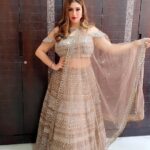 Vahbbiz Dorabjee Instagram - Excuse me..Has anybody seen? Make up & Hair:- @shefalienhance @enhance_salons Outfit - @navdurga_official Jewellery by - @gewelsbymona @zehora_co Styled by - @style_by_hetaljogi Assisted by -@antaraagrawal12 @stylebyprynca