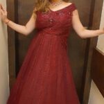 Vahbbiz Dorabjee Instagram - Make them stop and stare.. Make & Hair:- @glamyouupnow Outfit - @ridha_rohitarora @triptigoy Jewellery by - @gewelsbymona Styled by - @style_by_hetaljogi Assisted by -@antaraagrawal12 @stylebyprynca