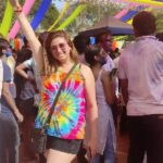 Vahbbiz Dorabjee Instagram - Itna Mazza kyu aa raha hai..tune hawa mein bhaang milaya😁🎉🤣 A Dry Holi but indeed a Rocking one filled with Colors of Happiness with Loved one's❤ Loved the vibe and the killer performance by @harrdysandhu on all our favorite tracks especially #bijleebijlee 😁 @mohitttbijlaniii @siddhesh_kudtarkar10 @akashjain3 @aryanavale77 @team.innovation Pune City